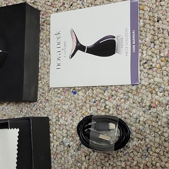 Nova Neck by Fortoire new in package, never used anti aging neck solution - Picture 3 of 5